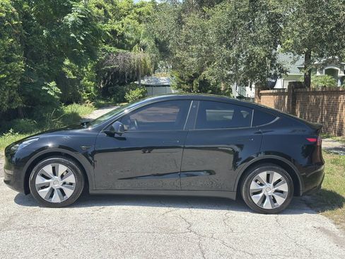 Used 2023 Tesla Model Y Long Range AWD/4WD image 2