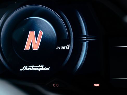 Used 2017 Lamborghini Aventador S image 41