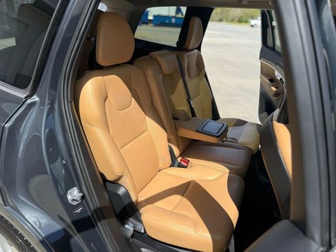 Used 2016 Volvo XC90 T6 Momentum w/ Momentum Plus Package image 23