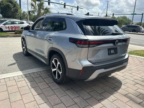 New 2026 Volkswagen Tiguan SE FWD image 9