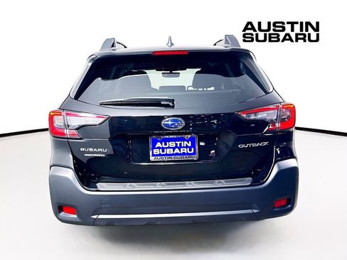 Used 2025 Subaru Outback Premium AWD/4WD image 6