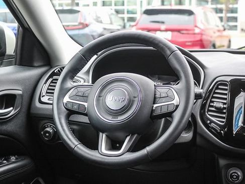 Used 2019 Jeep Compass Latitude FWD image 19