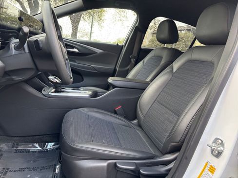 Used 2025 Buick Envista Preferred image 22