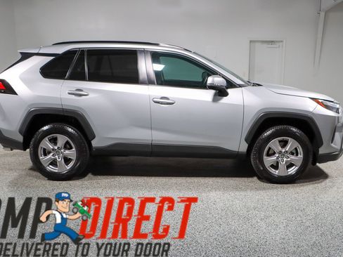 Used 2022 Toyota RAV4 XLE image 6