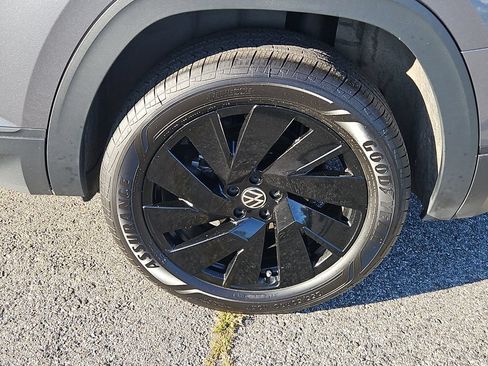 Certified 2024 Volkswagen Atlas SE AWD/4WD image 8