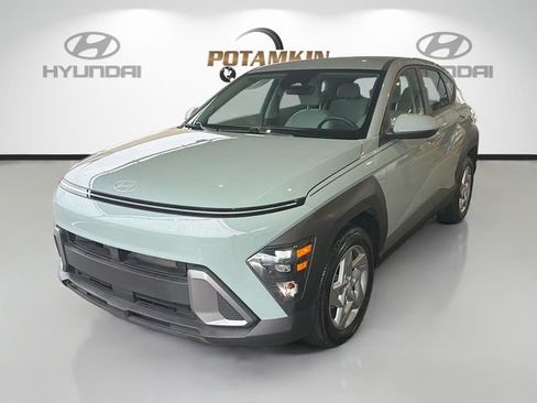 Certified 2025 Hyundai Kona SE FWD image 1