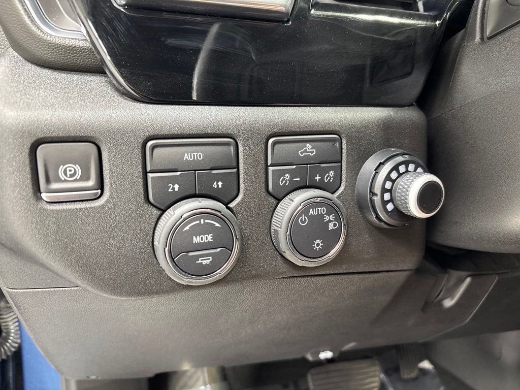 Used 2024 Chevrolet Silverado 1500 LT AWD/4WD image 29