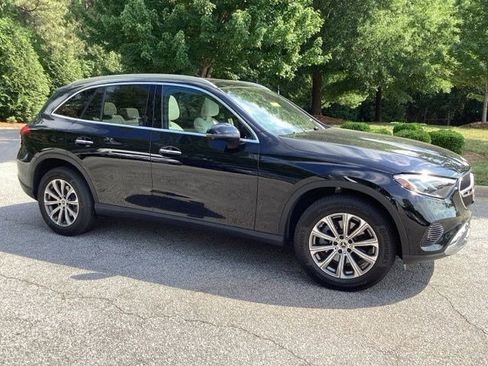 Used 2025 Mercedes-Benz GLC 300 4MATIC image 2
