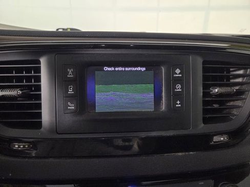Used 2017 Chrysler Pacifica Touring-L FWD image 12