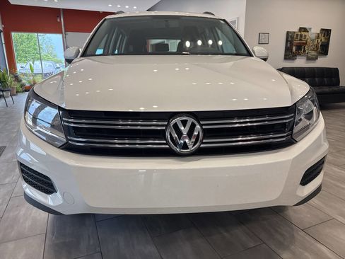Used 2017 Volkswagen Tiguan Limited w/ Premium Package FWD image 2