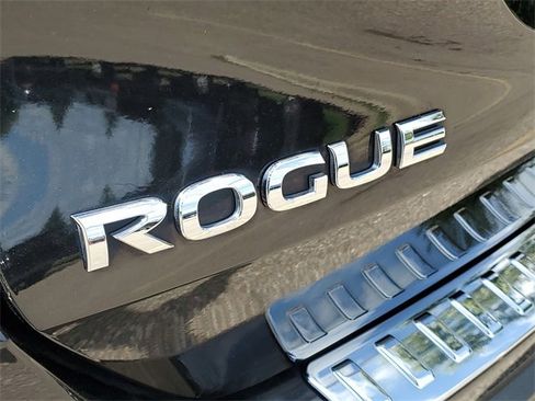 Used 2018 Nissan Rogue S image 8