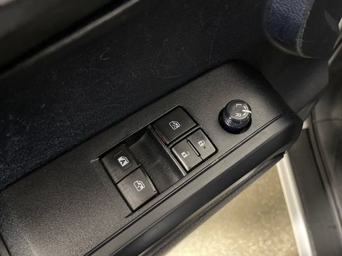 Certified 2020 Toyota Tacoma SR AWD/4WD image 16