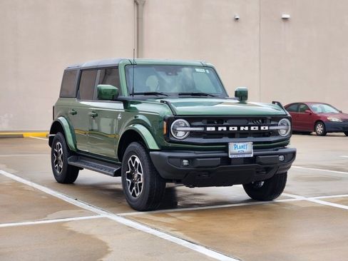 New 2025 Ford Bronco Outer Banks image 2