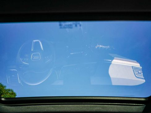 Used 2023 Audi Q5 2.0T Prestige w/ Prestige Package image 11