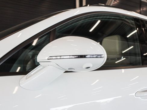 Used 2024 Porsche Macan AWD/4WD image 29
