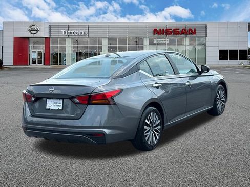Used 2025 Nissan Altima 2.5 SV FWD image 7