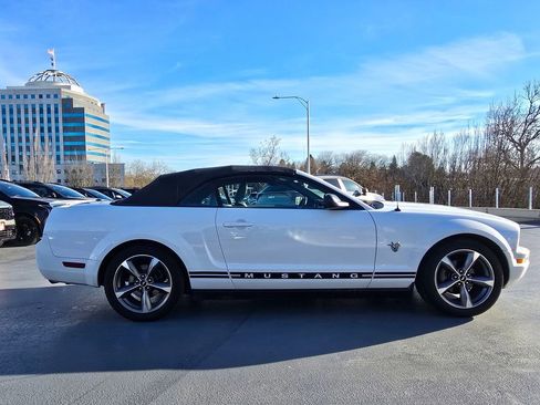 Used 2009 Ford Mustang V6 image 2