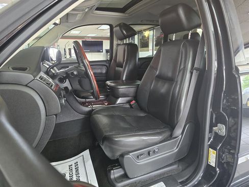Used 2007 Cadillac Escalade ESV AWD w/ Information Package image 9