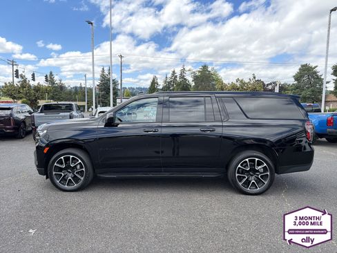 Used 2024 Chevrolet Suburban RST AWD/4WD image 2