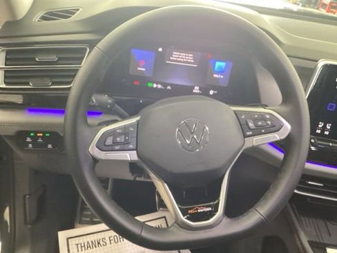 Used 2025 Volkswagen Atlas Peak Edition SE image 6