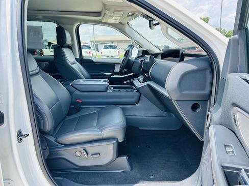 Used 2025 Ford Expedition Active AWD/4WD image 43