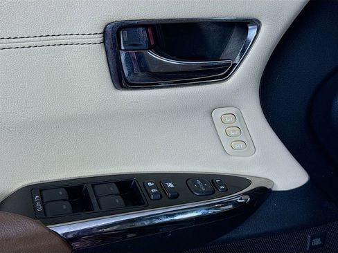 Used 2018 Toyota Avalon Limited image 23