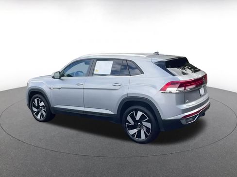 Used 2025 Volkswagen Atlas Cross Sport SE image 10