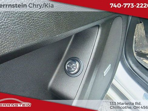 Used 2024 Chevrolet Traverse High Country image 17