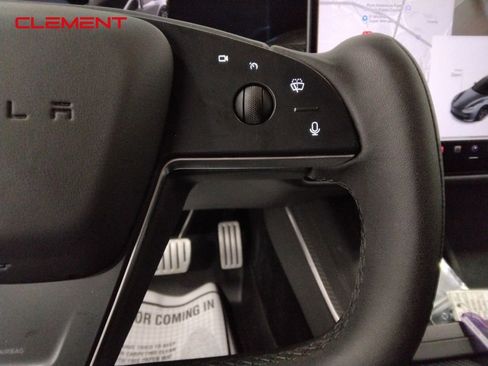 Used 2021 Tesla Model S Plaid image 11