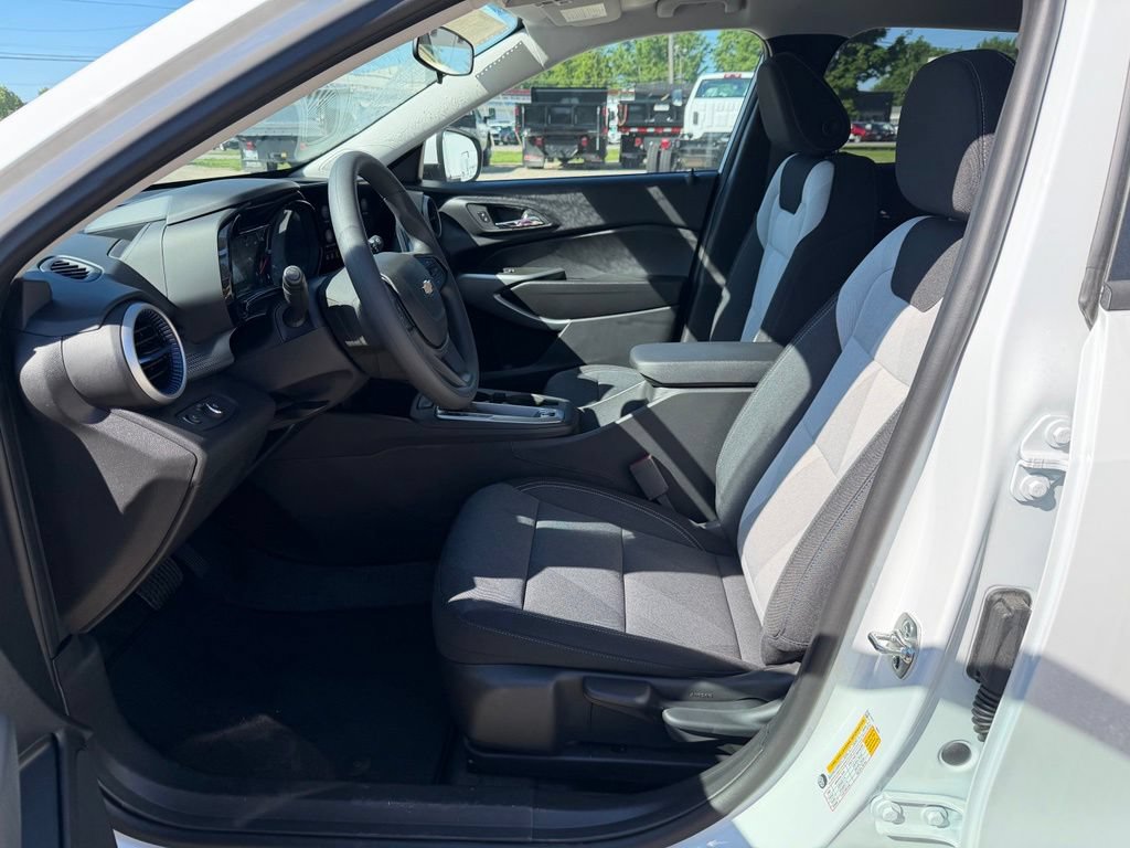 New 2026 Chevrolet Trax LS w/ LS Convenience Package FWD image 10