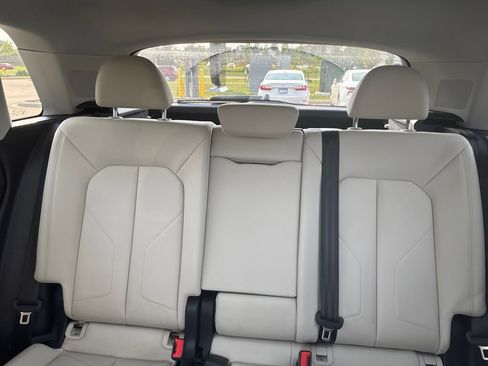 Used 2020 Audi Q3 2.0T Premium w/ Convenience Package AWD/4WD image 18