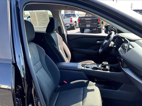 Used 2025 Nissan Rogue SV image 7