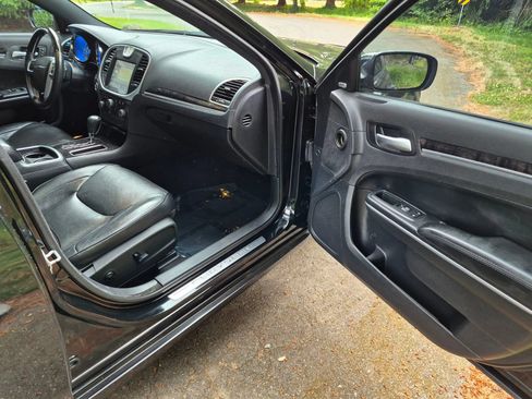 Used 2013 Chrysler 300 C AWD/4WD image 12