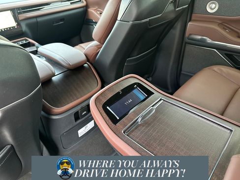 New 2026 Lincoln Navigator Reserve image 23