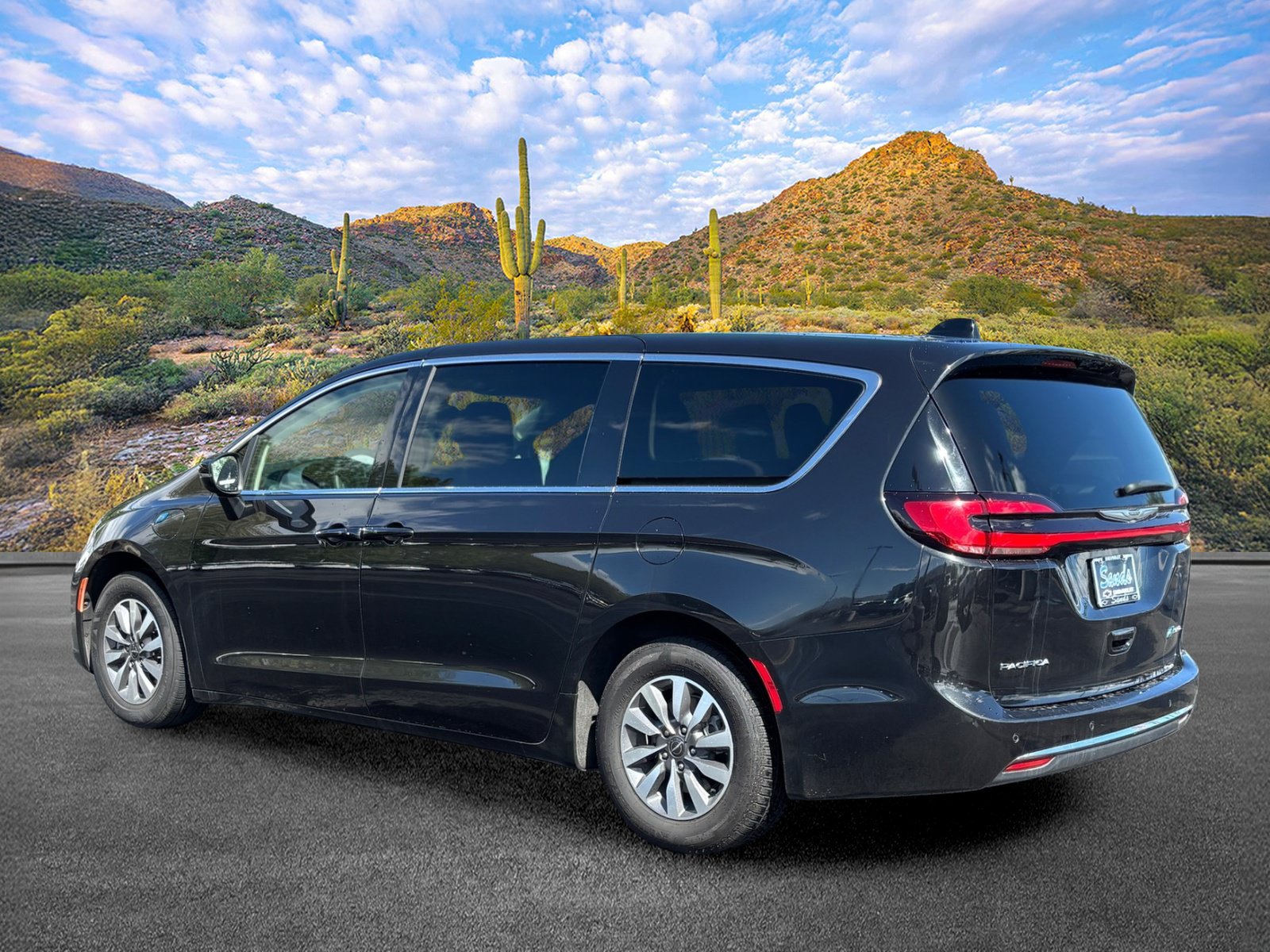 Used 2023 Chrysler Pacifica Touring-L FWD image 6