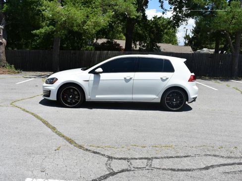Used 2017 Volkswagen GTI SE FWD image 2