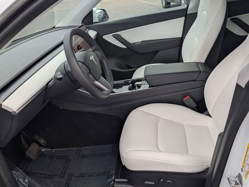 Used 2021 Tesla Model Y Long Range image 13