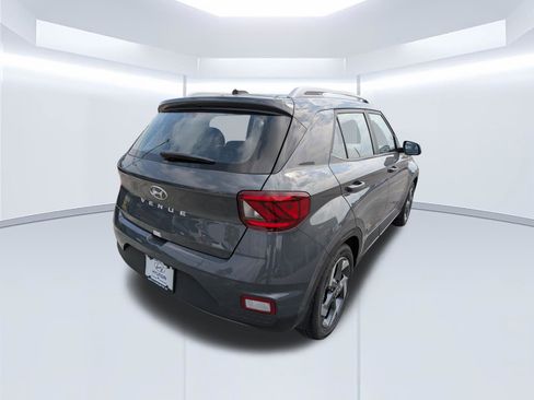 Certified 2025 Hyundai Venue SEL image 4