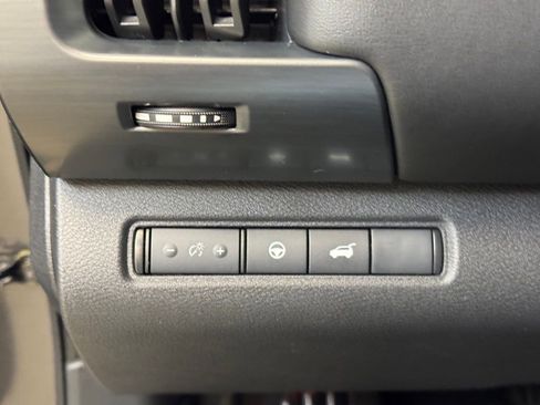 Used 2025 Nissan Pathfinder SL image 29