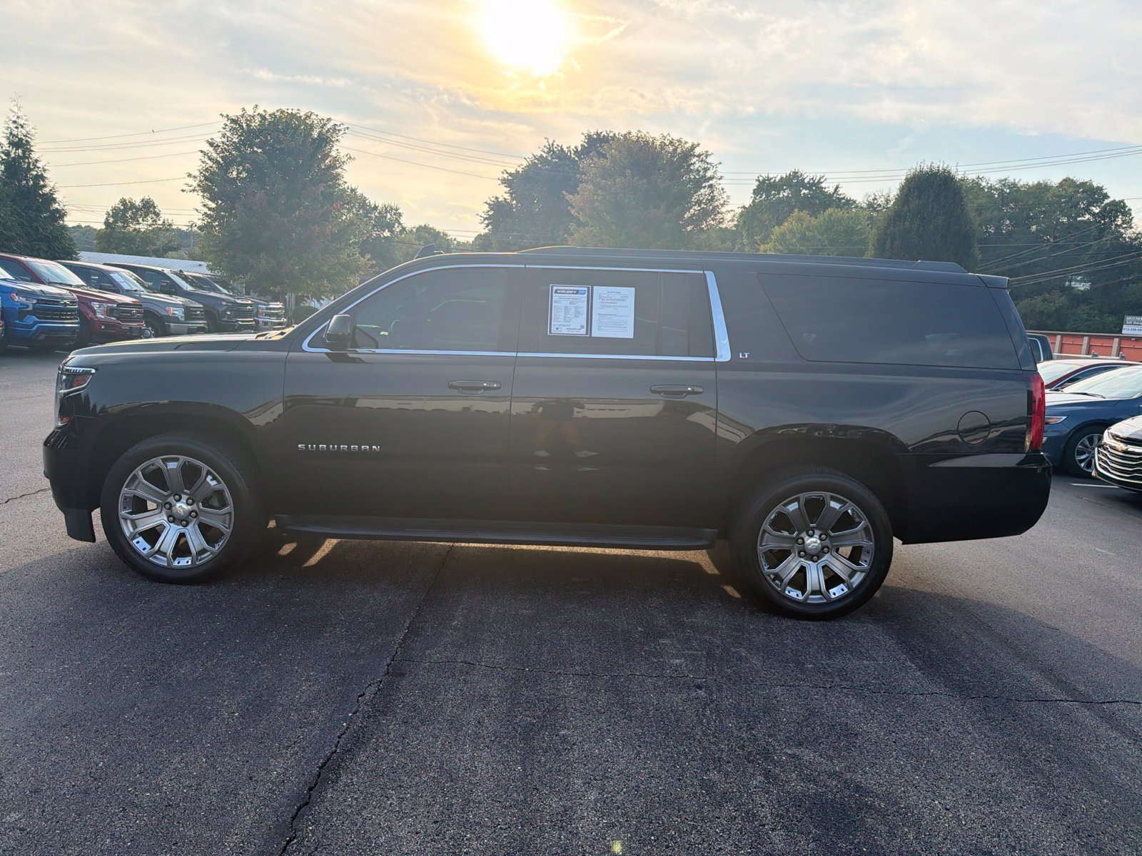 Used 2018 Chevrolet Suburban LT w/ Luxury Package AWD/4WD image 2
