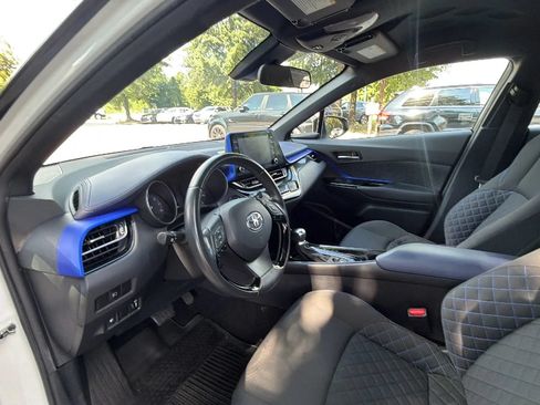 Used 2020 Toyota C-HR XLE FWD image 17
