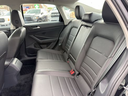 Used 2024 Volkswagen Jetta SE FWD image 8