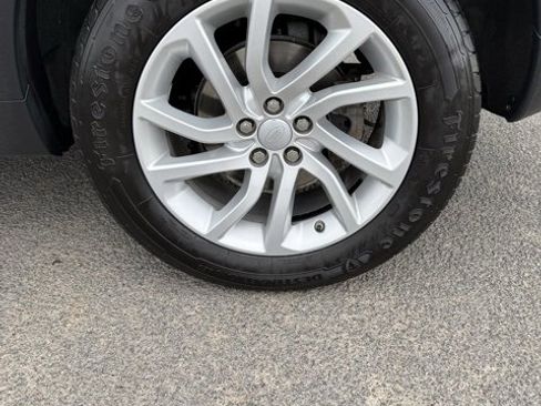 Used 2017 Land Rover Discovery Sport HSE image 11