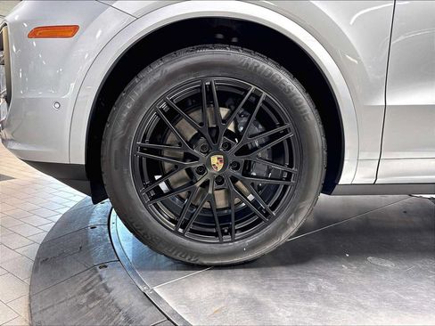 New 2026 Porsche Cayenne Coupe AWD/4WD image 11