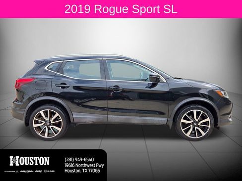 Used 2019 Nissan Rogue Sport SL FWD image 2