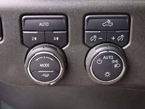 Used 2025 Chevrolet Silverado 1500 LT AWD/4WD image 34