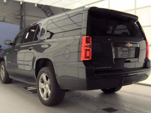 Used 2018 Chevrolet Suburban LT AWD/4WD image 4