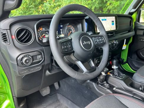 Used 2025 Jeep Wrangler Rubicon w/ Xtreme 35 Tire Package AWD/4WD image 25