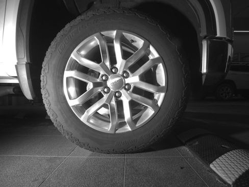 Used 2022 GMC Sierra 1500 SLT AWD/4WD image 4