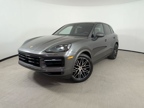 Certified 2025 Porsche Cayenne AWD/4WD image 1